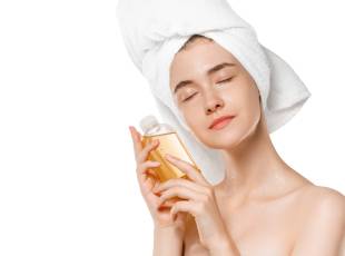 Cleansing Oil vs Micellar Water: Mana yang Lebih Baik?