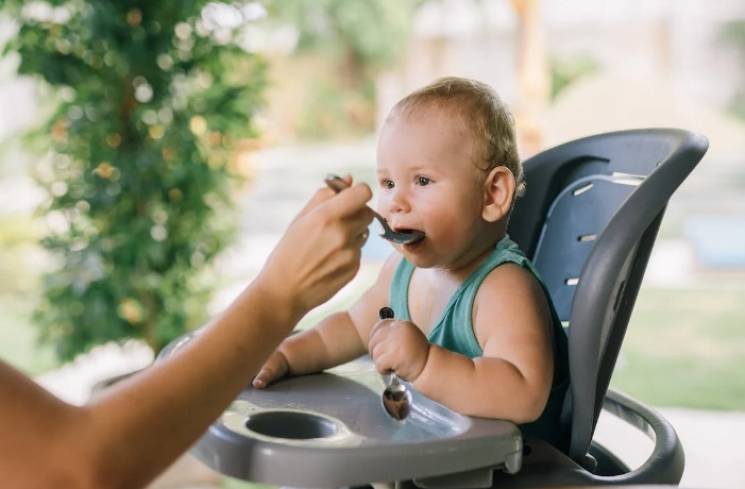 Ilustrasi anak yang diberi makanan pendamping ASI alias Mpasi. (Foto: Pexel/Yan Krukov)