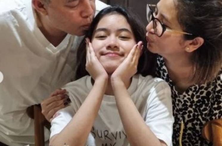 Novita Angie bersama suami dan anaknya [Instagram]