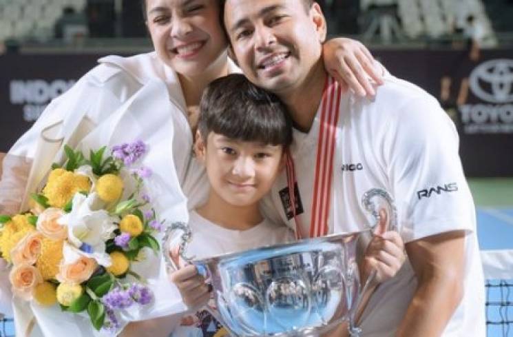 Raffi Ahmad bersama Nagita Slavina dan Rafathar [Instagram]