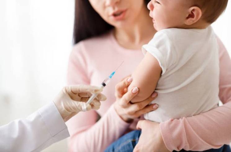 ilustrasi bayi sedang imunisasi. (Foto: Pexels)