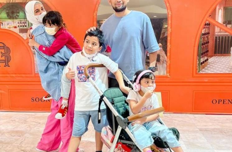 Shireen Sungkar bersama suami dan anak-anaknya [Instagram]