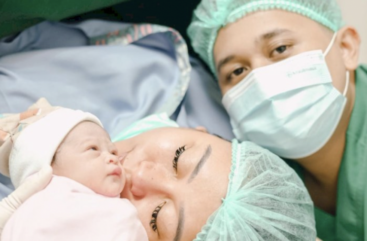 Assyifa Nuraini adik Ayu Ting Ting resmi melahirkan seorang putri