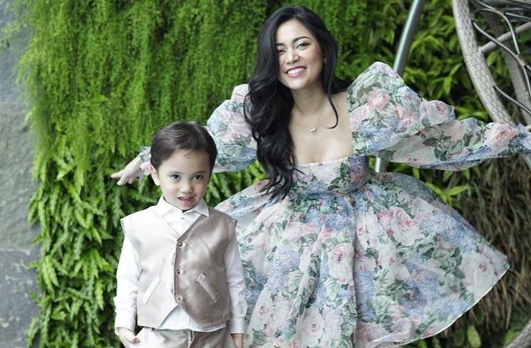 Selebgram Rachel Vennya bersama buah hatinya, Xabiru. (Foto: Instagram @rachelvennya]