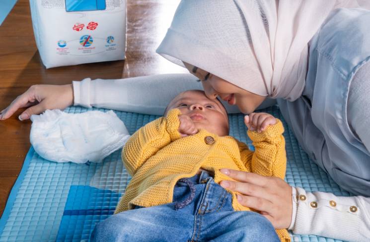 Hati-hati Moms, periode MPASI meningkatkan risiko ruam popok pada bayi. (Foto: Dok. Makuku)
