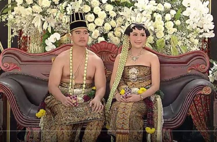 Pernikahan Kaesang Pangarep dengan Erina Gudono menggunakan adat Jawa. (YouTube Presiden Jokowi)
