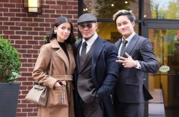Deddy Corbuzier bersama istri dan putranya [Instagram]