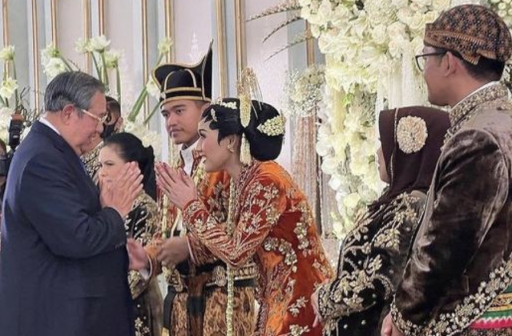 Momen SBY menyalami Kaesang dan Erina Gudono seorang diri