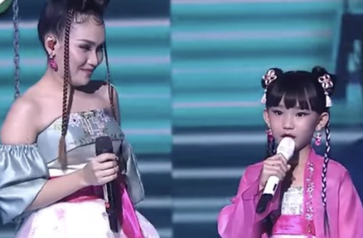 Momen duet Ayu Ting Ting bersama sang anak