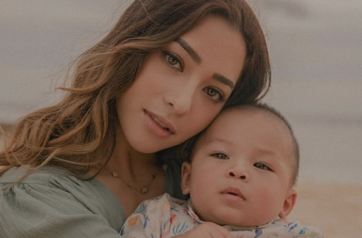 Potret Nikita Willy dan Baby Izz