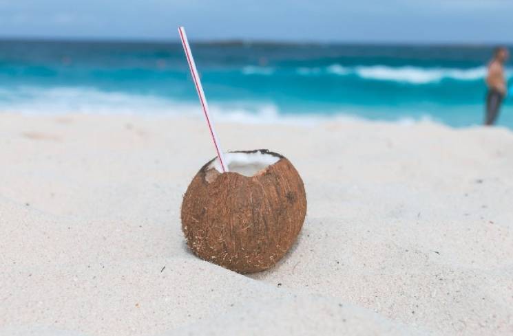 Ilustrasi air kelapa. (Foto: Pexels/Craig Adderley)