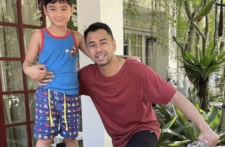 Momen kebersamaan Rafathar dan Raffi Ahmad