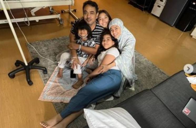 Meisya Siregar dan Bebi Romeo beserta tiga anaknya. (Akun IG meisya__siregar)