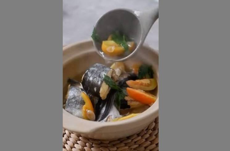 Resep Sup Ikan Patin. (Foto: YouTube/Aza Kitchen)