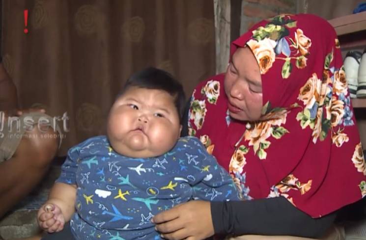 Bayi obesitas Muhammad Kenzo Alfaro. (YouTube Insertlive!)