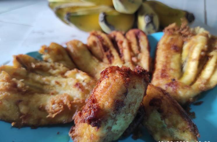 Pisang goreng dinobatkan sebagai camilan terenak dunia versi Taste Atlas 2023. (Foto: Indoparents/Sarwito)