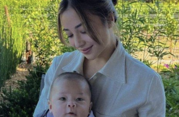 Potret Nikita Willy bersama Baby Izz