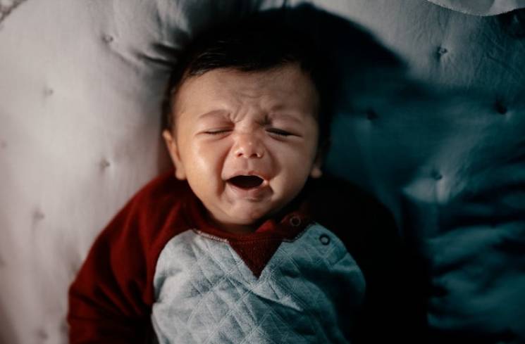 Ilustrasi bayi rewel, karena nggak nyaman akibat ruam di lipatan tubuhnya. (Foto: Pexels/Gursher Gill)