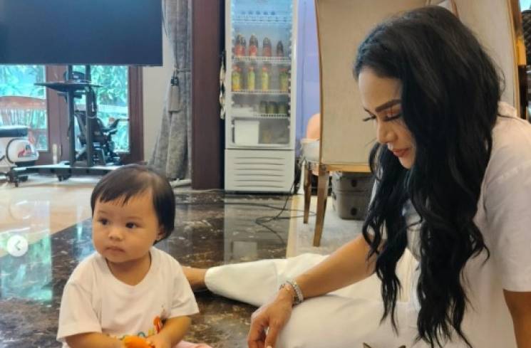 Krisdayanti dan cucunya, Ameena [Instagram]