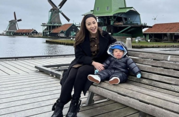 Potret Nikita Willy dan Baby Izz di Belanda