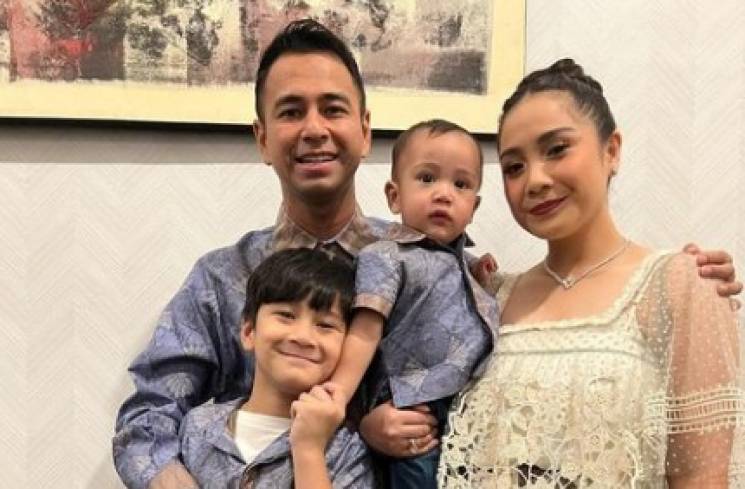 Raffi Ahmad bersama istrinya, Nagita Slavina, dan anak mereka, Rayyanza 'Cipung' [Instagram]