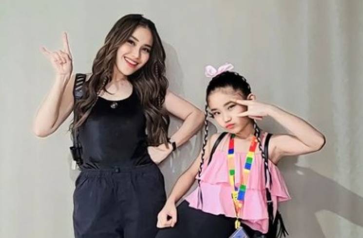 Ayu Ting Ting bersama anaknya, Bilqis [Instagram]