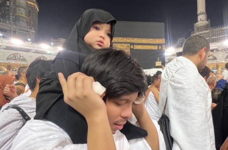 Atta Halilintar dan Baby Ameena saat berada di Tanah Suci [Instagram]