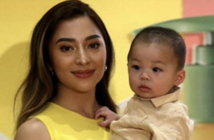 Potret Nikita Willy dengan Baby Izz