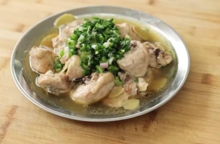 Resep Ayam Kukus Jahe. (Foto: YouTube/Devina Hermawan)