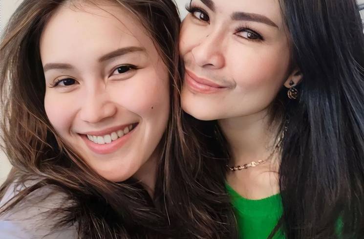 Ayu Ting Ting dan Iis Dahlia