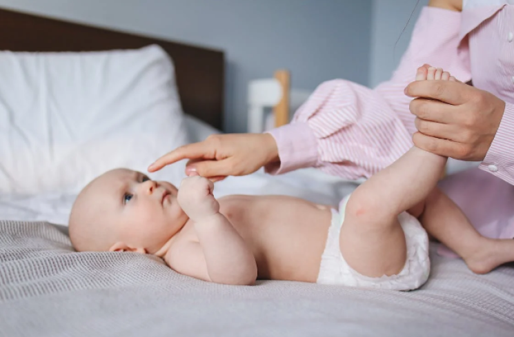 Ilustrasi tahapan tumbuh kembang anak usia 0-3 bulan. (FotoL Pexels/Polina Tankilevitch)