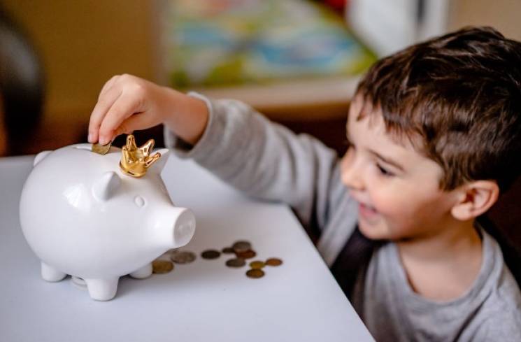Ilustrasi mengajarkan anak mengelola uang sejak dini. (Foto: Pexels/Oleksandr Pidvalnyi)