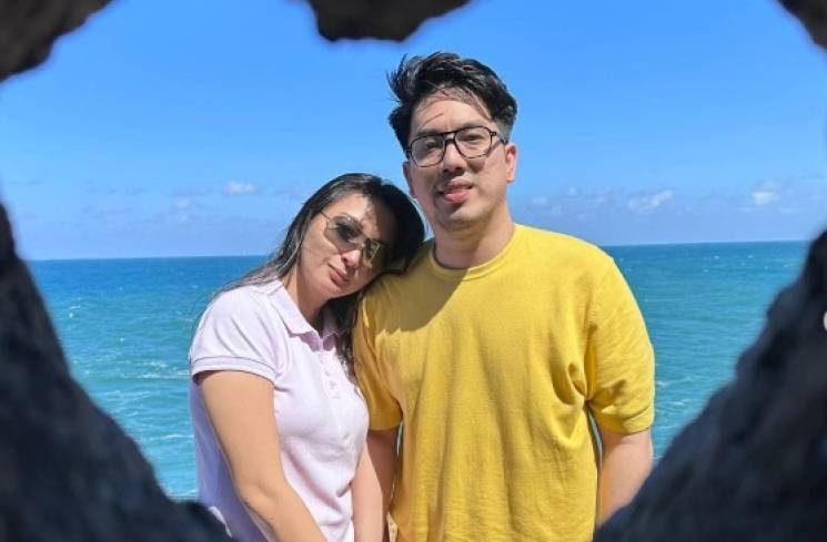 Della Puspita dan suami barunya, Arman Wosi [Instagram]