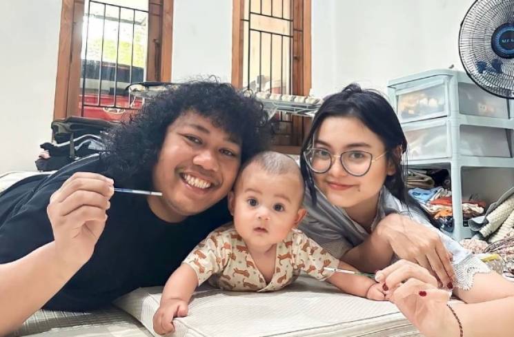 Marshel Widianto bersama istri dan anaknya [Instagram]