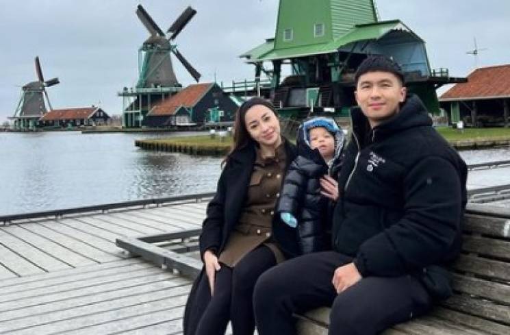 Nikita Willy bersama suami dan anaknya [Instagram/indpriw]