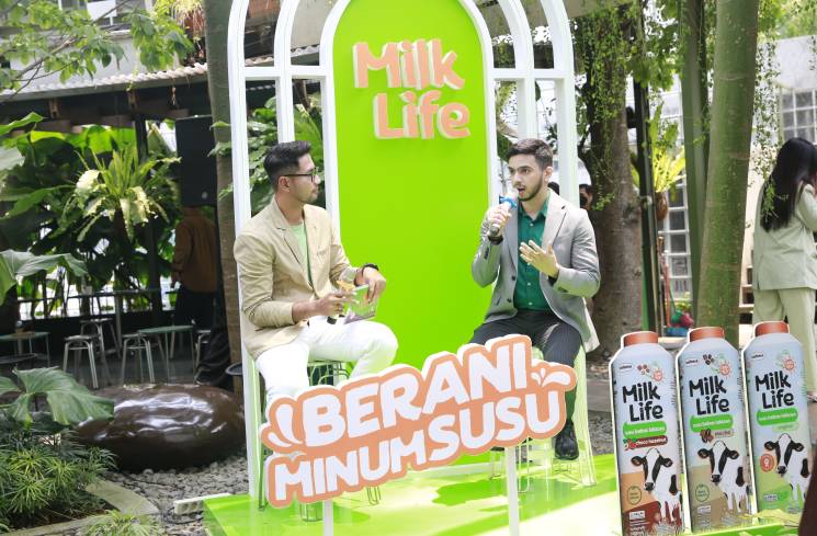 dr. Farhan Zubedi berbagi ilmu dan pengalaman seputar intoleransi laktosa di acara peluncuran produk terbaru MilkLife bertema 'Sweet Surprise' di kawasan Jakarta Selatan, Jumat (13/10)